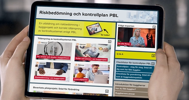 En läsplatta som visar webbutbildningens startsida. Foto.