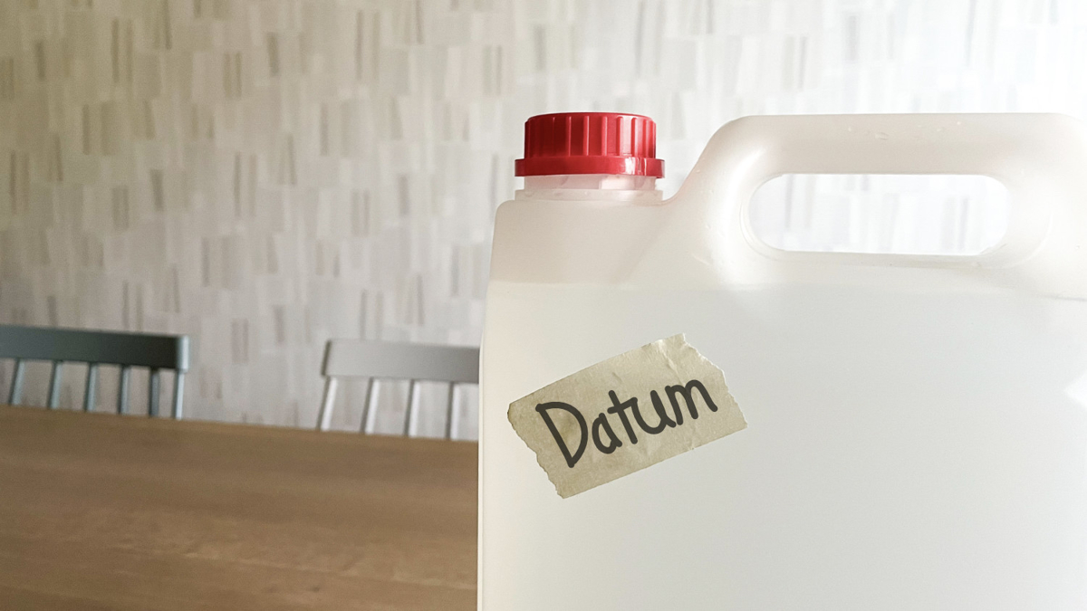 vattendunk med datumetikett